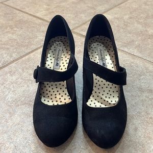 Black high heels with buckle size 7.5